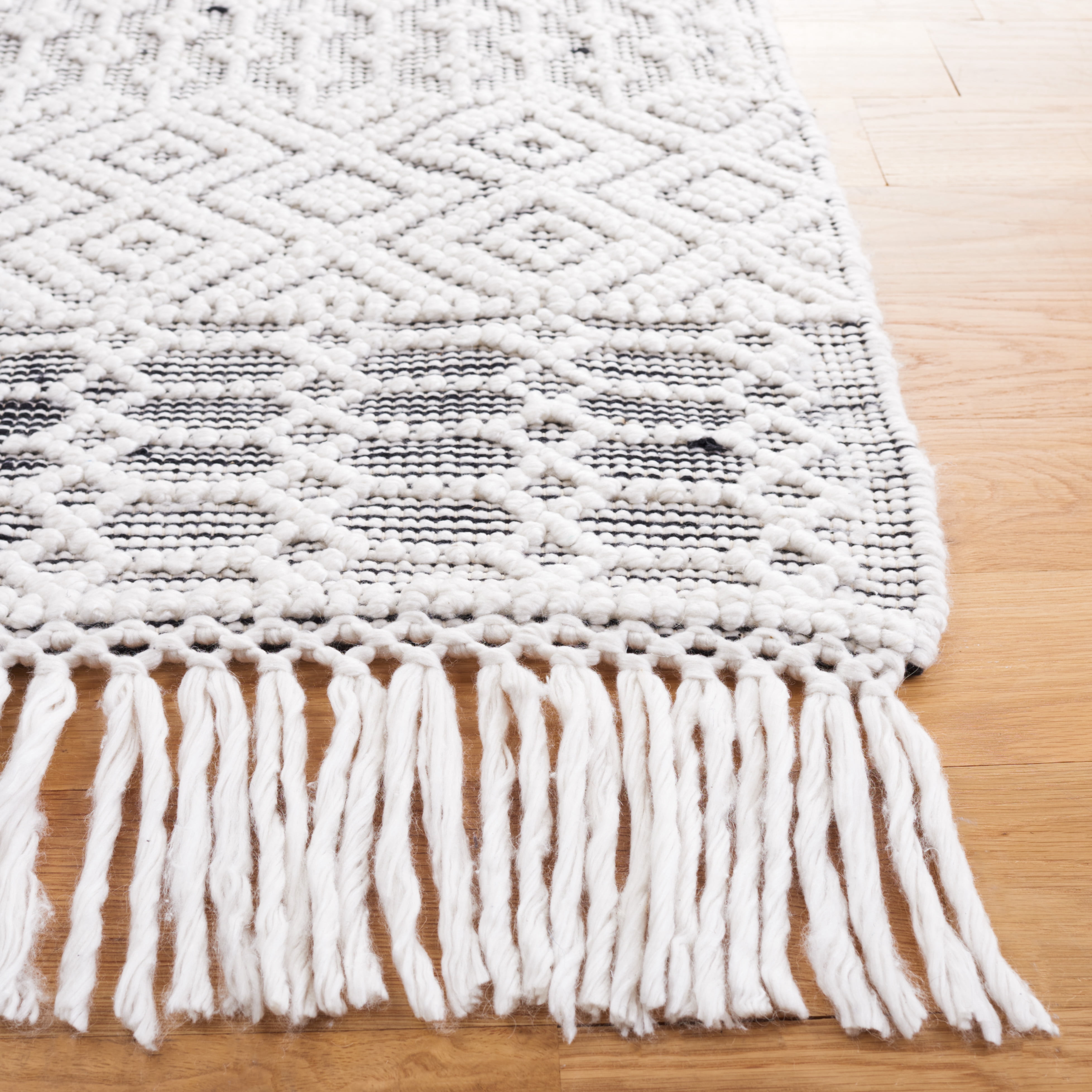 SAFAVIEH Casablanca Braelyn Diamond Area Rug, Black/Ivory, 8' x 10'