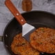 thumbnail image 5 of Raspador de borde inclinado para parrilla de hoja de acero inoxidable, mango de madera para servicio de alimentos, suministros de limpieza, cocina para barbacoa, restaurantes Xemadio WMJ-0212, 5 of 7