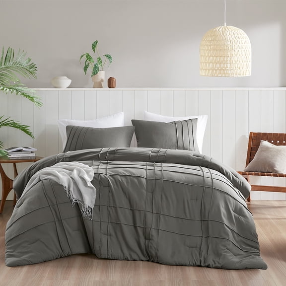 Gracie Mills Elowen Pleated Comforter Set