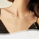 thumbnail image 5 of Accesorios, collar, collar de perlas de flores para mujer. Este collar de perlas con temperamento es ideal como regalo para mujeres, ya sea por su cumpleaños o como joya. Collar de aleación., 5 of 6