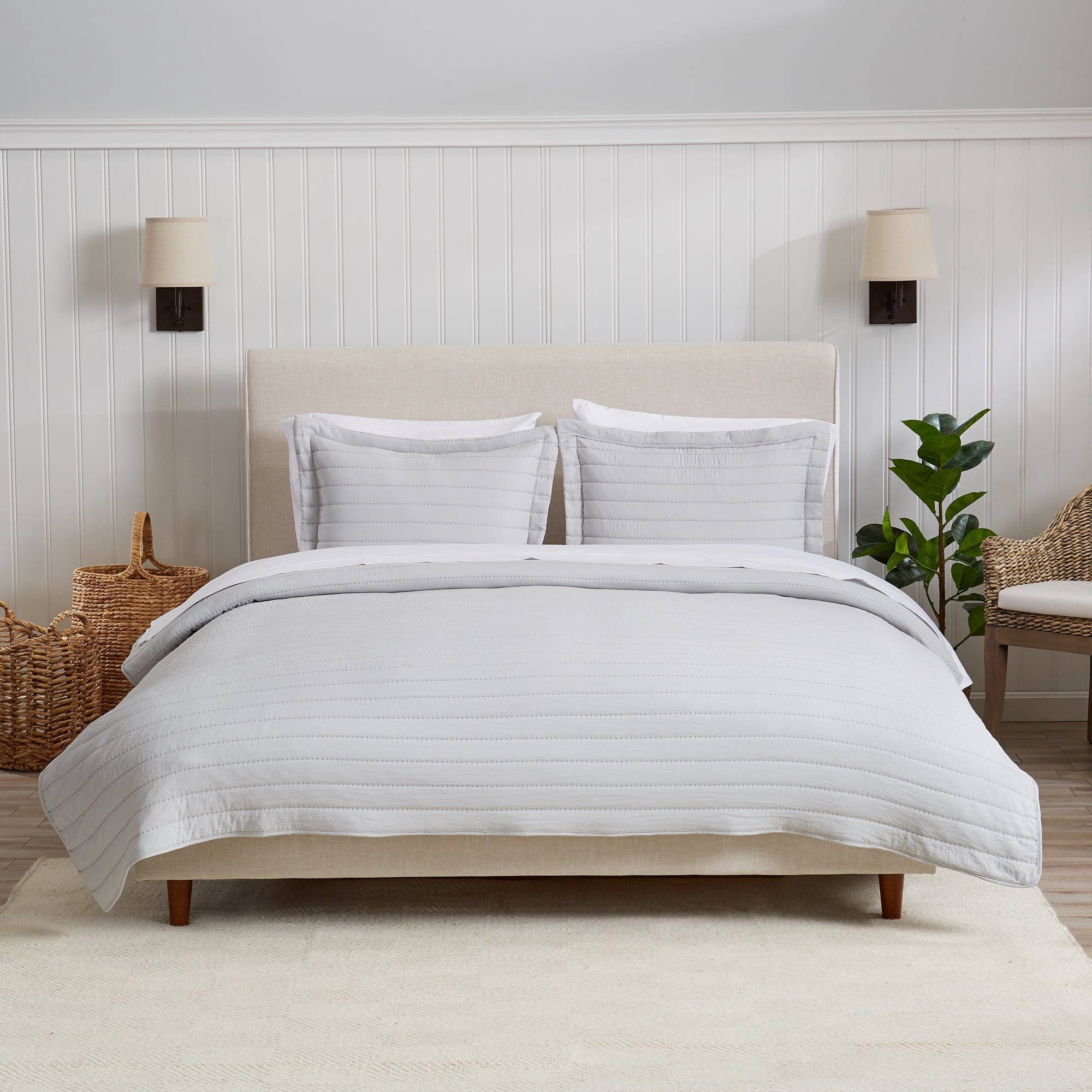 Great Bay Home Channel Stitch Modern Ribbed Reversible Quilt Set With Shams  (Full / Queen, Grey)
