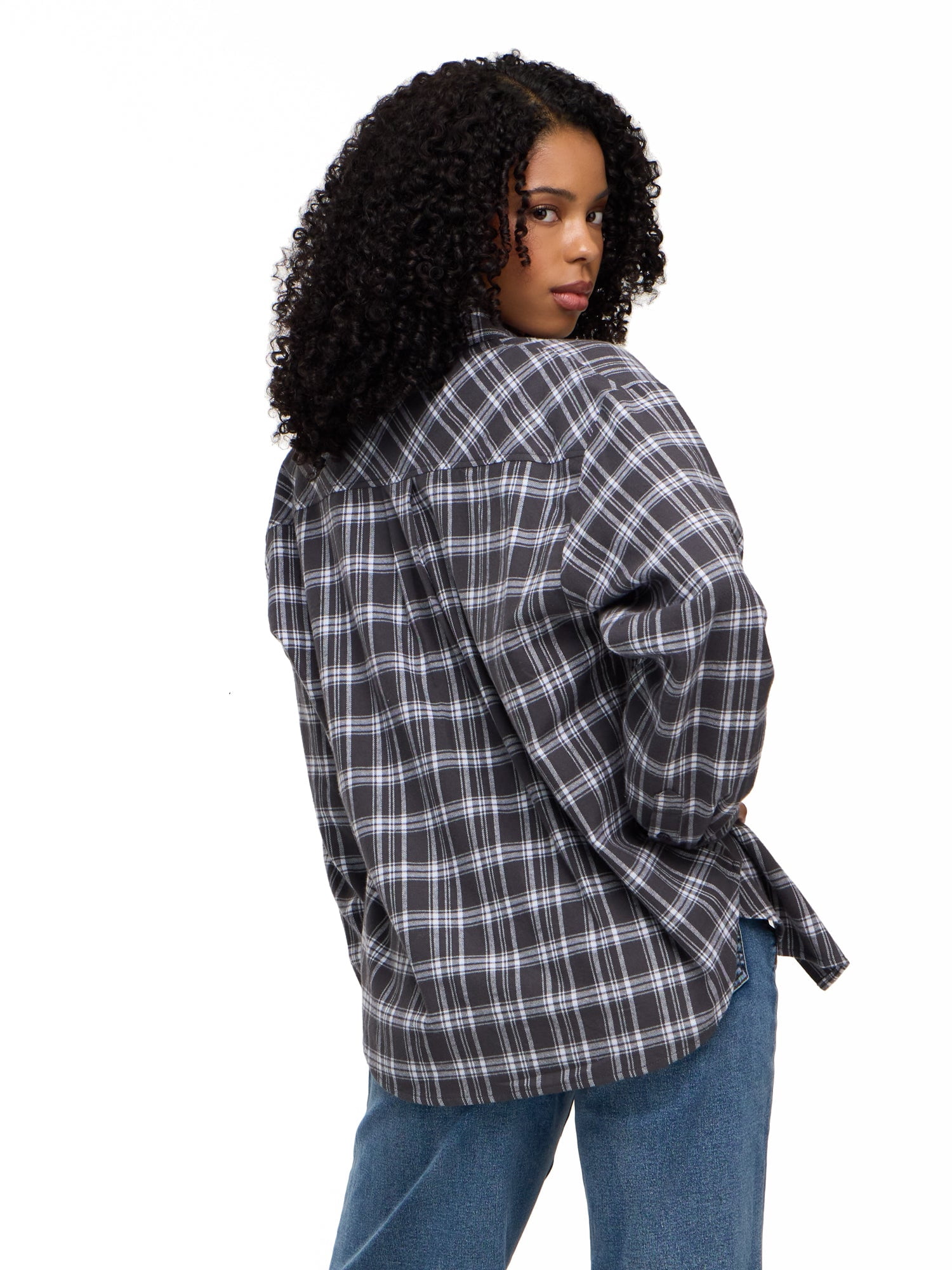 Forever 21 Women's Oversized Plaid Brushed Flannel Button Down Shirt with Patch Pockets, Long Sleeve 100% Cotton Casual Layering Top, Grey Plaid, XXS-XXL