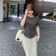 thumbnail image 5 of Camiseta de cuello redondo con halo y hombros descubiertos para mujer, de verano, talla grande, estilo gordito, para chicas sexys, cintura ajustada, plisada, manga corta, 5 of 6