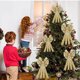 thumbnail image 1 of Adorno Navideño de Lazo | Colgante Rojo para Árbol de Navidad | Lazo Reutilizable con Marco de Acero Resistente a La Decoloración para Envolver Regalos | Decoración Navideña para Interiores y Exterio, 1 of 6