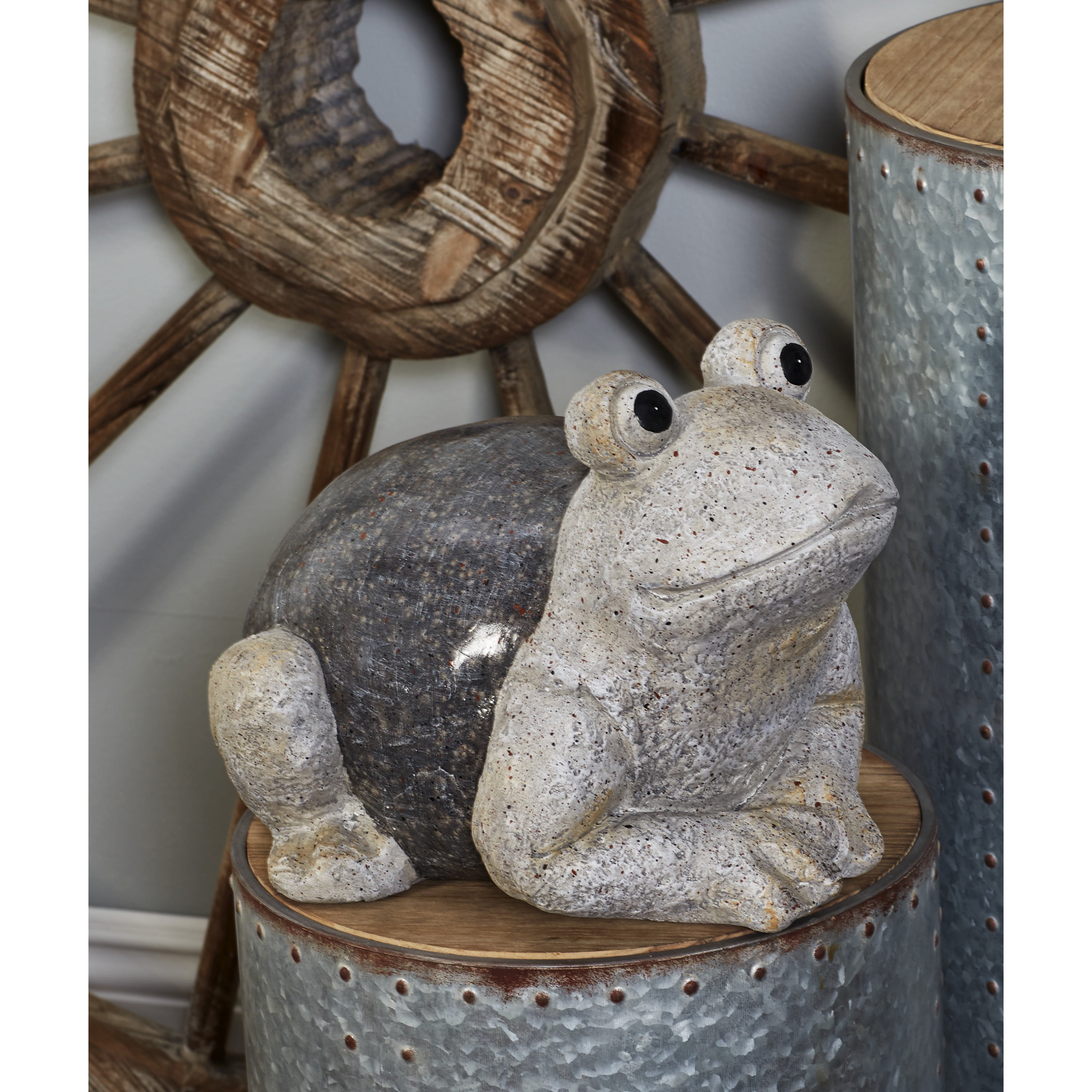 DecMode 10" Indoor Outdoor Frog Garden Sculpture