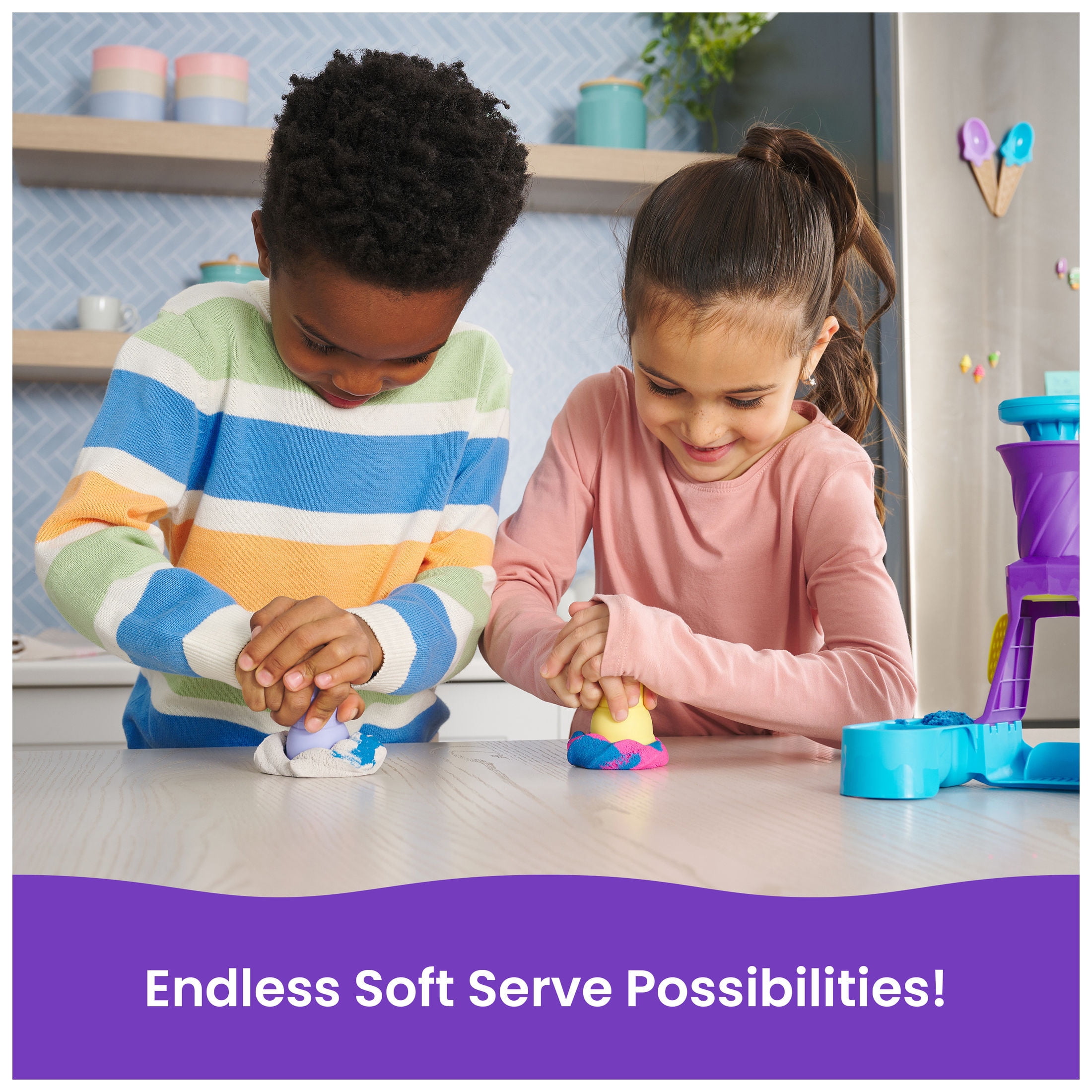 Kinetic Sand, Soft Serve Station with 14oz Play Sand, 2 Ice Cream Cones & 2 Tools