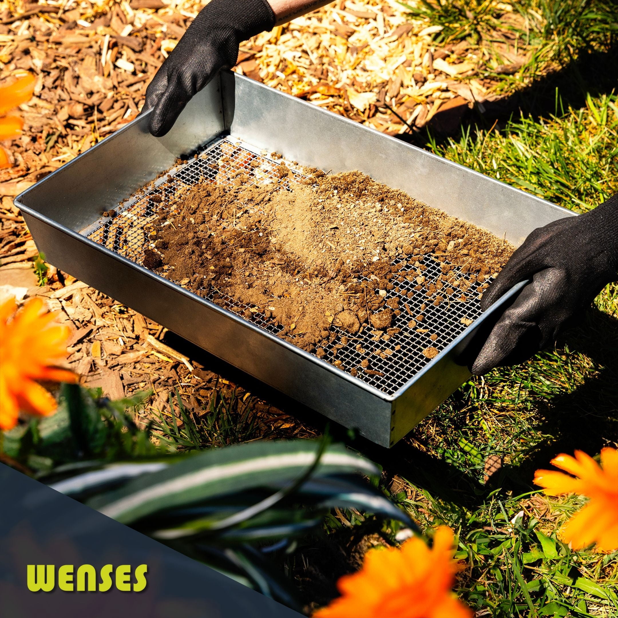WENSES Wide Soil Sifter, 17.5 x 11.5 inch Size with 1/4 inch Mesh, Includes Work Gloves