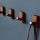 thumbnail image 1 of Paquete de 5 ganchos de pared de madera para colgar, ganchos decorativos montados para toallas, abrigos resistentes, bata, mochila (nogal), 1 of 5