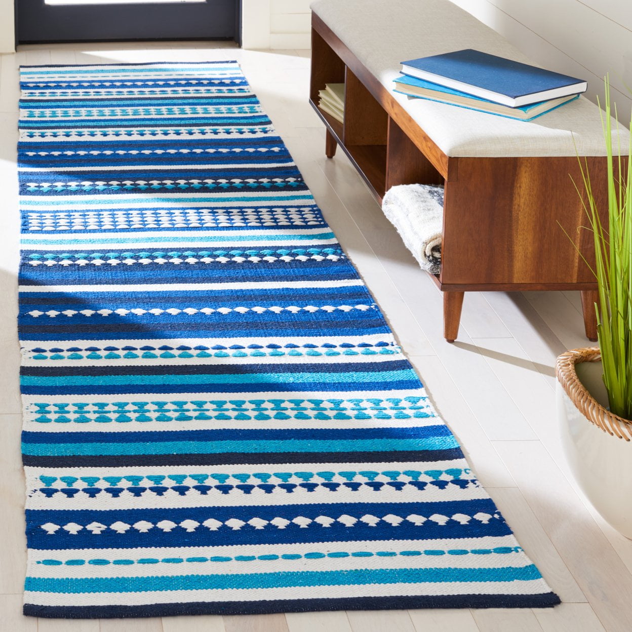 SAFAVIEH Montauk Kenyon Southwestern Cotton Area Rug, Blue/Ivory, 5' x 8'