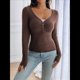 thumbnail image 4 of Camisa de Larga para Mujer, Cuello en V, Botones, Punto Acanalado, Corte Entallado, Informal, Básica, para y Otoño Marrón L, 4 of 9