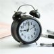 thumbnail image 2 of Reloj despertador de campana doble de 3 pulgadas, marco de Metal, esfera 3D con retroiluminación, luz nocturna, reloj de mesa de escritorio para oficina en casa, negro TUNC Sencillez, 2 of 5