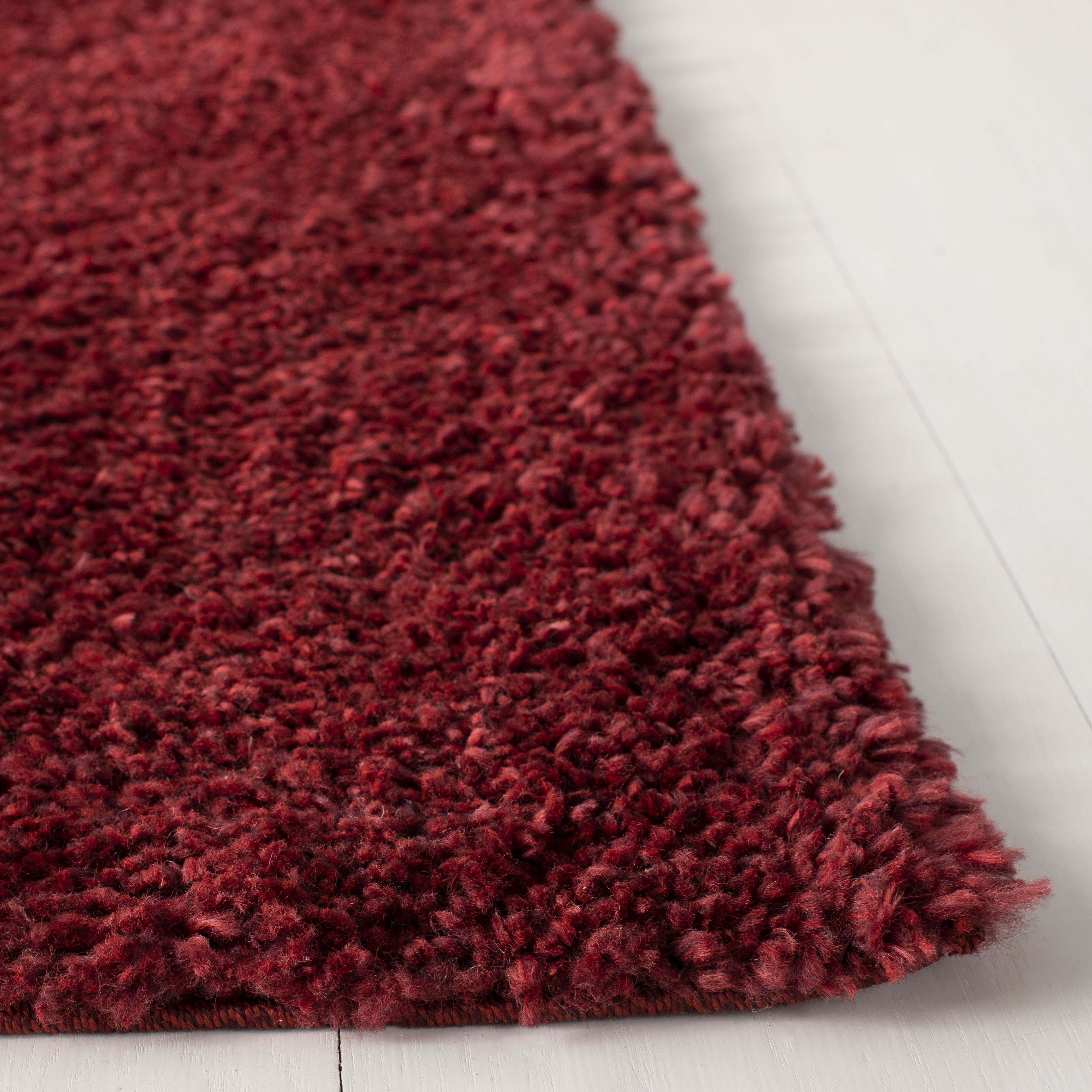 SAFAVIEH August Carlene Solid Plush Shag Area Rug, Burgundy, 6'7" x 6'7" Square - Modern Design, Burgundy, Non-Shedding & Easy Cleaning, Ultra Plush Thick Pile, Ideal for Living Room, Bedroom