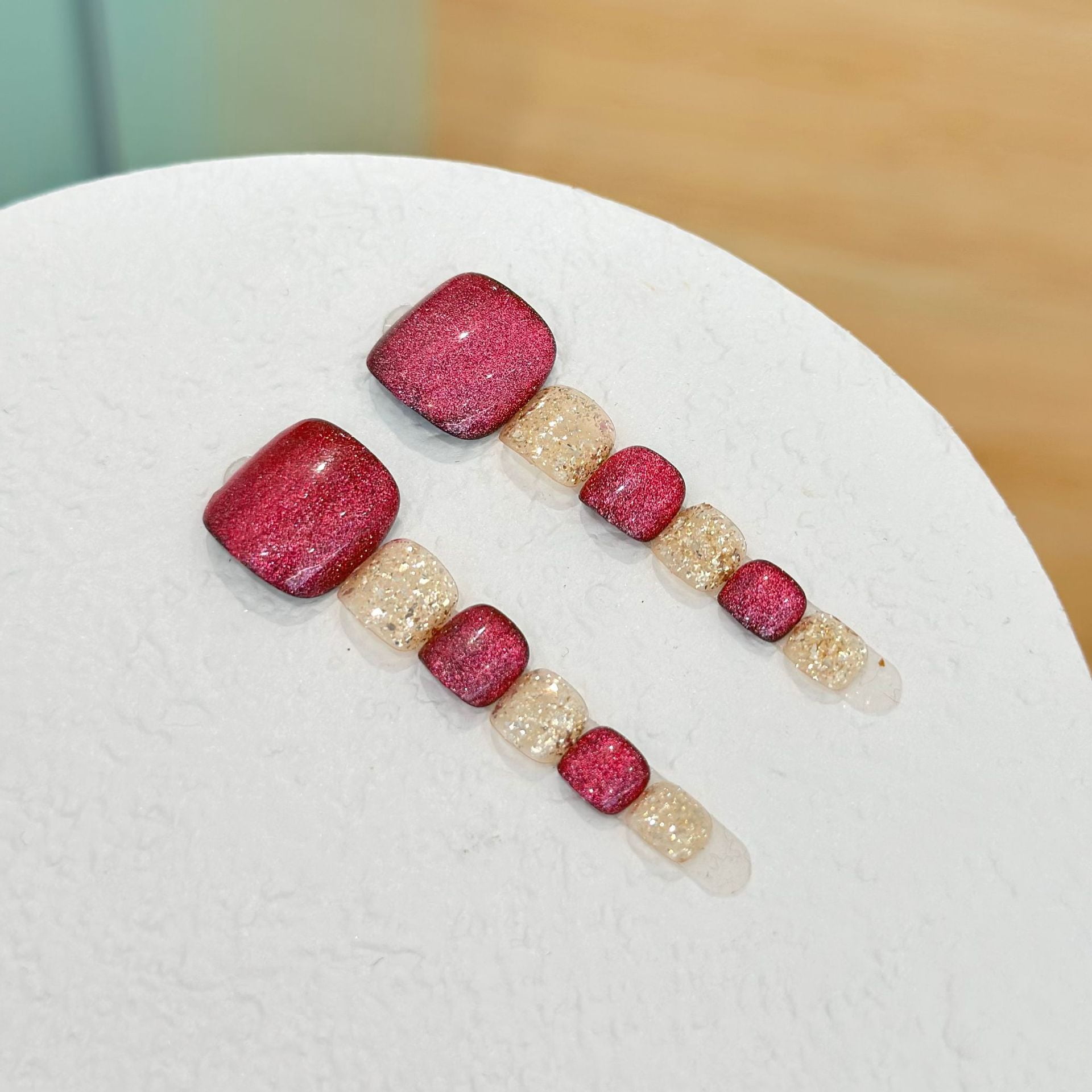 Simple foot nail, hand-worn nail piece, fuchsia cat's eye short nail patch, removable gold sequin finished product