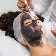 thumbnail image 4 of Paquete de 100 diademas desechables, diadema facial suave no tejida, cuidado de la piel elástica, suministros esenciales para salón de maquillaje profesional, sauna para mujeres, blanco para mujeres,, 4 of 5
