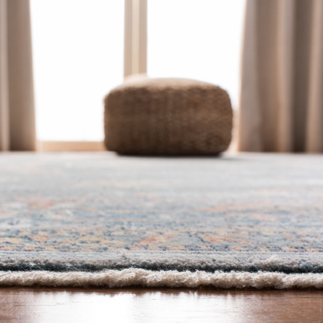 SAFAVIEH Victoria Michayla Floral Bordered Area Rug, Blue/Ivory, 4' x 6'