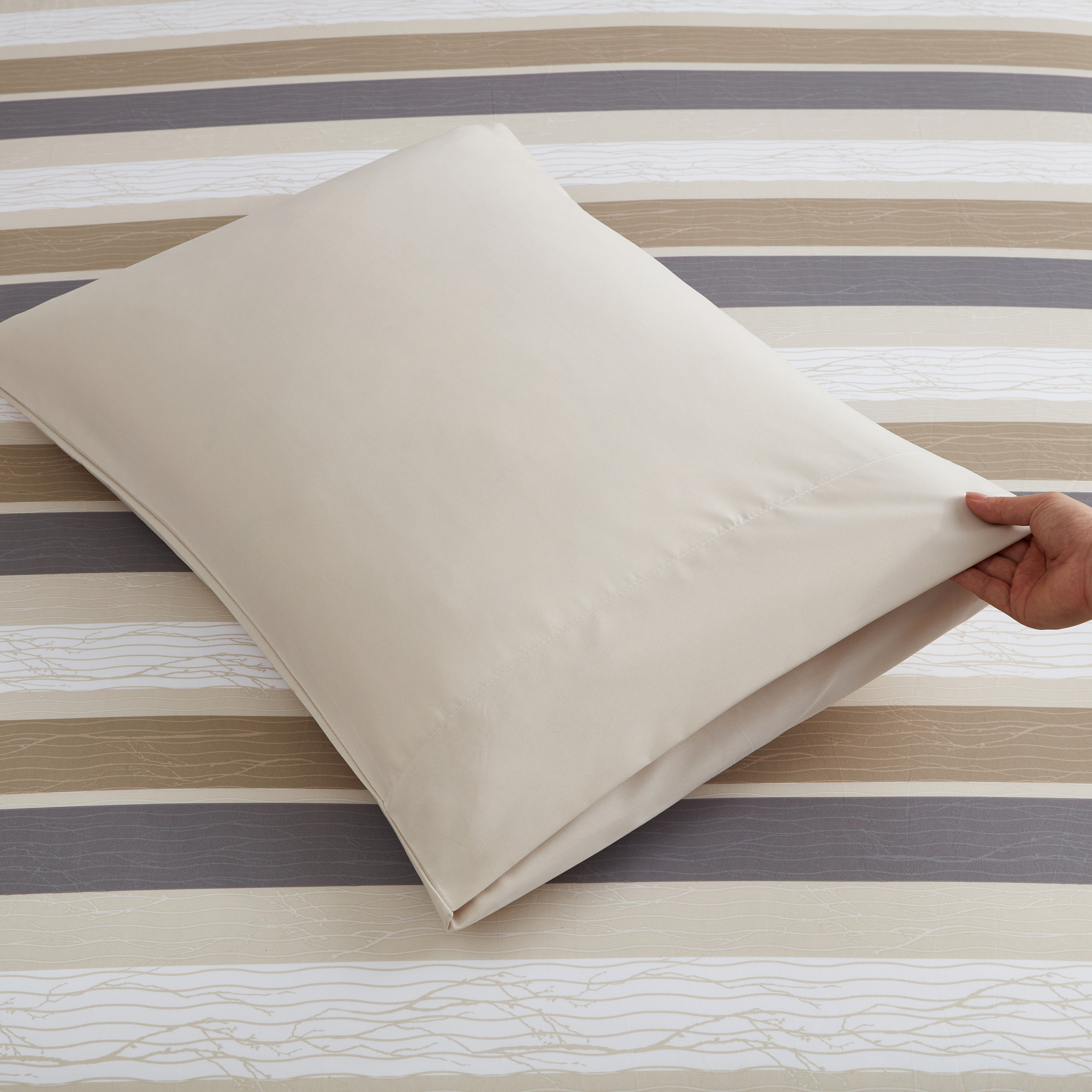 Clara Clark Printed Twin Sheet Set - Shrinkage and Fade Resistant- 6 Piece Soft Deep Pocket Bed Sheets - 1 Fitted Sheet, 1 Flat Sheet, 1 Pillowcases and 1 Pillow Shams - Twin, Multi Stripe