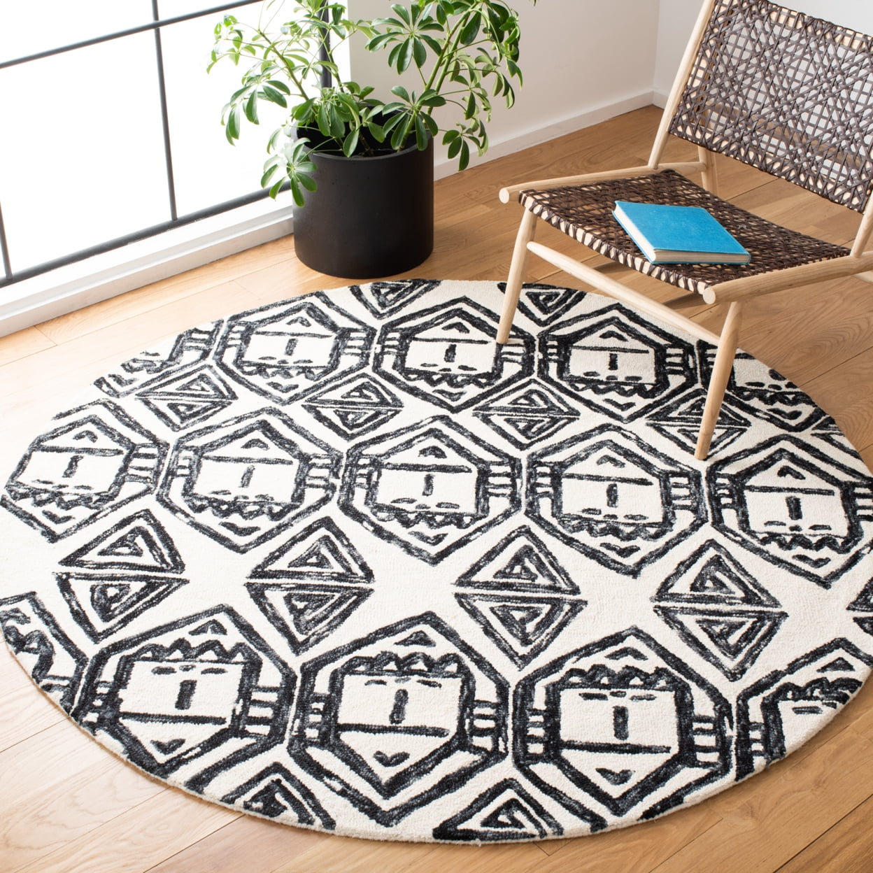 SAFAVIEH Metro Peronel Diamond Area Rug, Black/Ivory, 3' x 5'