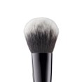 thumbnail image 2 of Brocha de maquillaje e.l.f. Flawless Face vegana para contornear, 2 of 5