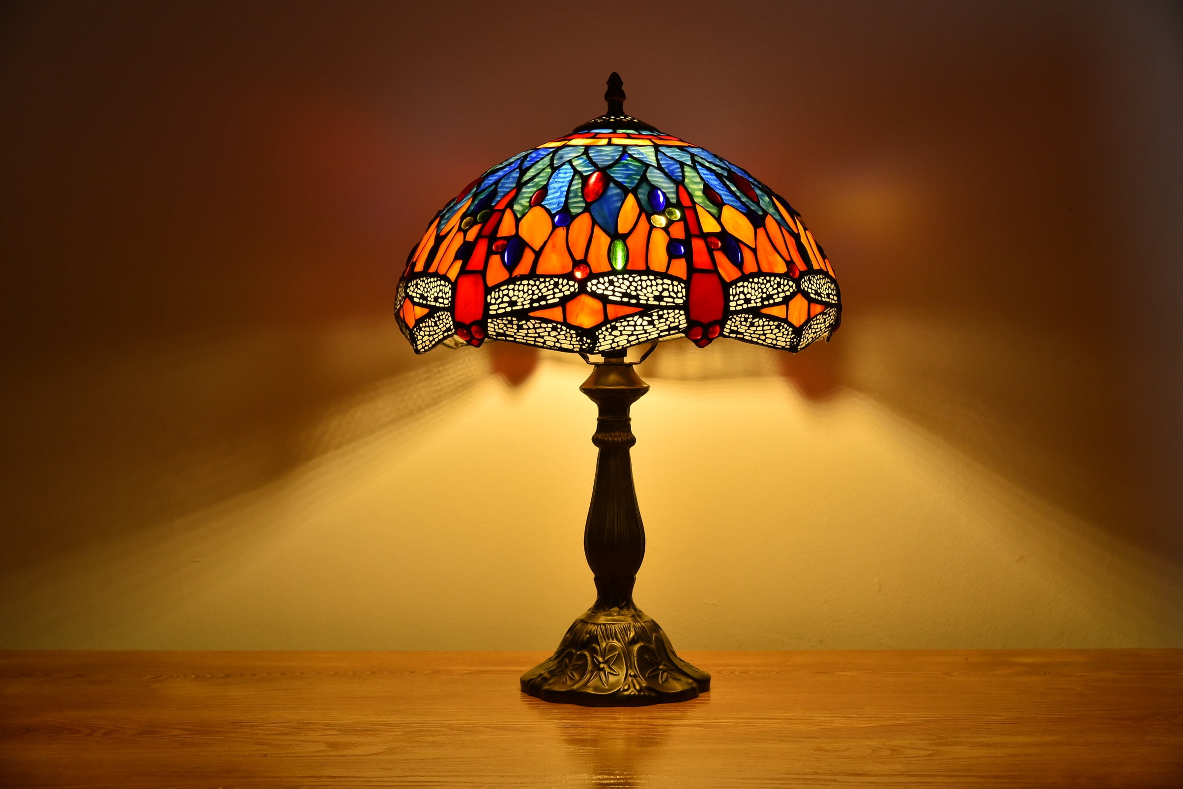 Chrlaon Tiffany Traditional Table Lamps with Stained Glass Shade
