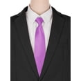 thumbnail image 5 of CORBATA PREATADA CON CREMALLERA PARA HOMBRES INSPIRADA EN CHIC, COLOR SÓLIDO, FORMAL Y CASUAL, BRILLO DE SATÉN, VIOLETA CLARO, 5 of 5