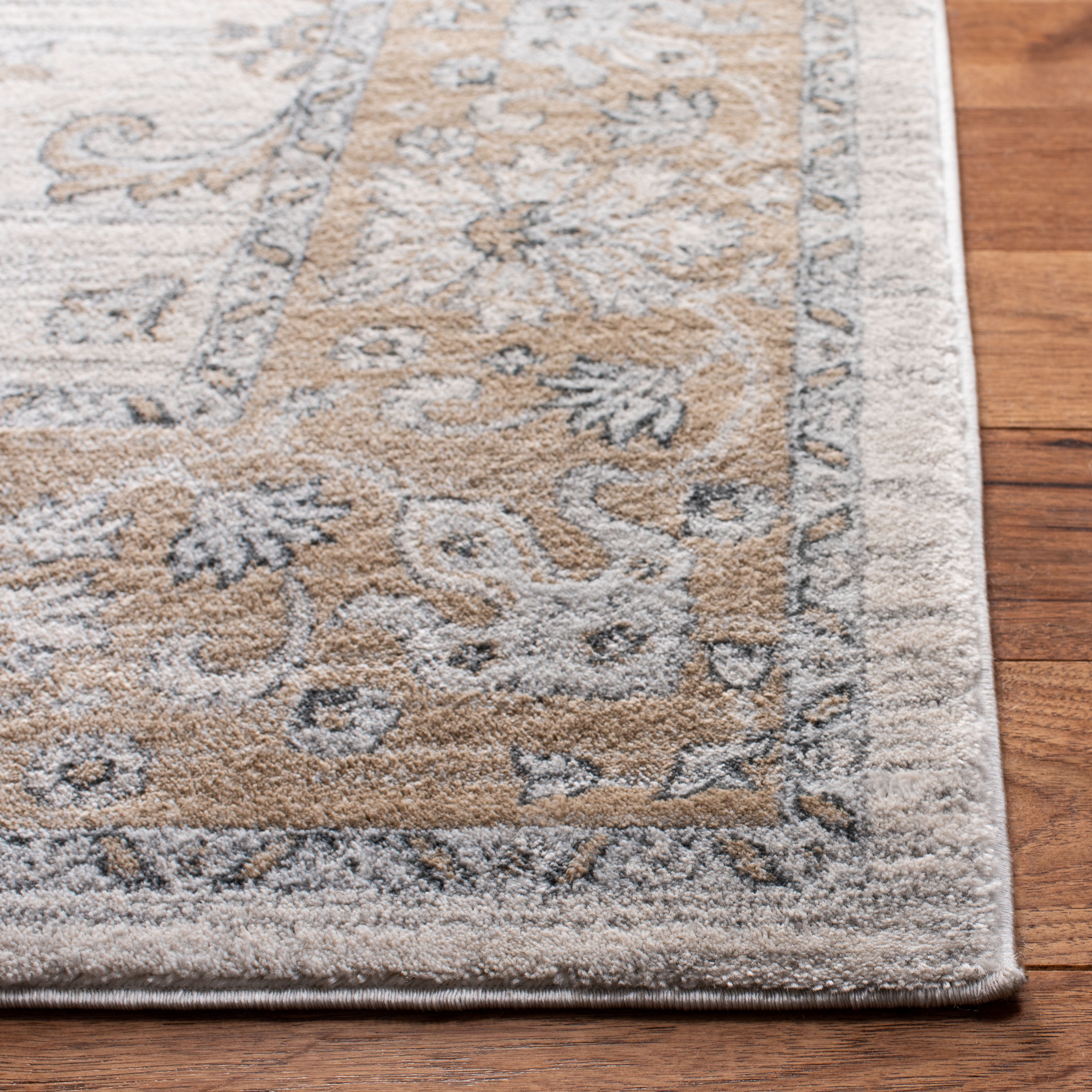 SAFAVIEH Isabella Kiana Oriental Area Rug, Cream/Beige, 4' x 6'