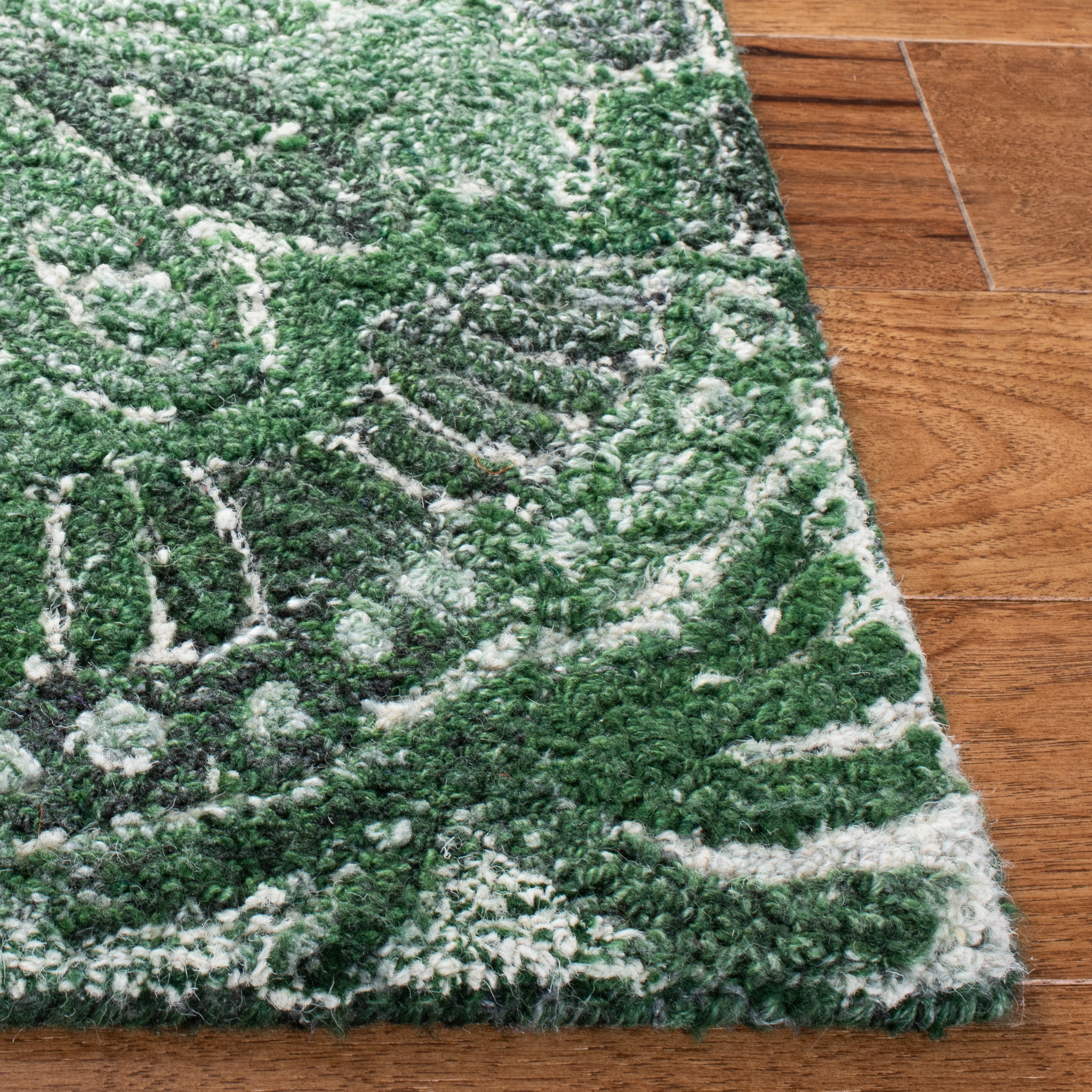 SAFAVIEH Marquee Georgiana Floral Runner Rug, Green/Ivory, 2'3" x 8'