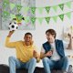 thumbnail image 4 of Guirnalda triangular para fiestas temáticas de fútbol | Banderas colgantes de papel impermeables para ver partidos, cumpleaños y eventos en el campus., 4 of 6