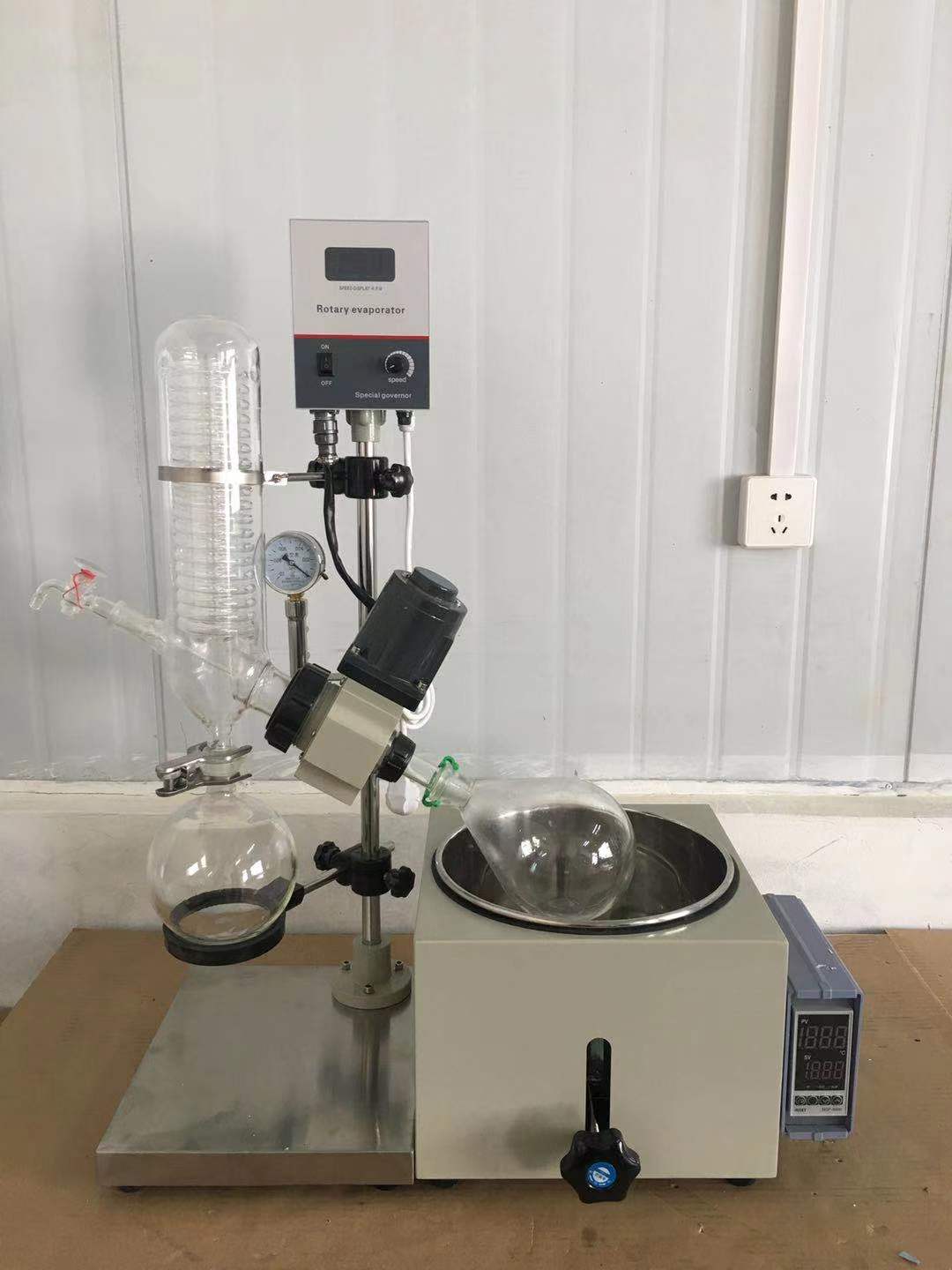 TECHTONGDA Rotary Evaporator Lab Evaporator with Manual Lifting