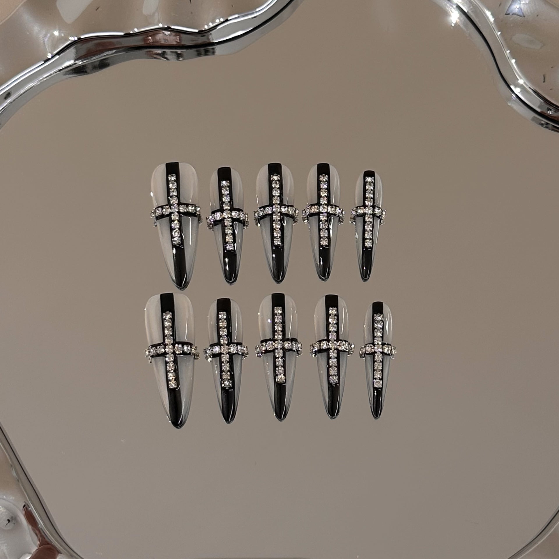 Hand-worn nail pads, advanced sense, autumn and winter gray manicure, long white silver diamond cross, light luxury nails