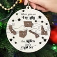 thumbnail image 2 of Cuando la familia está lejos, las millas no importan. Familia a distancia. Hermanos. Hermanas. Mapa del estado. Adorno navideño de madera de dos capas. Colgante navideño de madera., 2 of 7