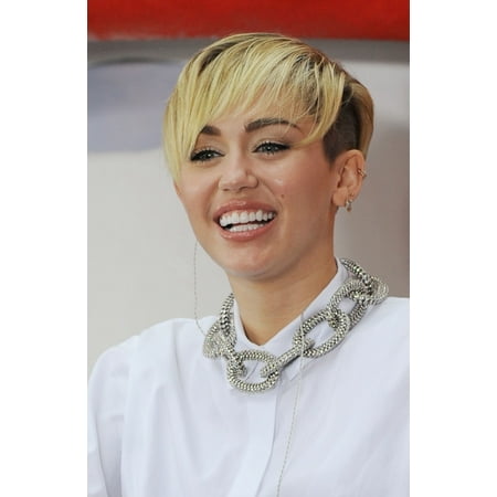 Miley Cyrus On Stage For Nbc Today Show Concert With Miley Cyrus Rolled Canvas Art - (8 x 10)