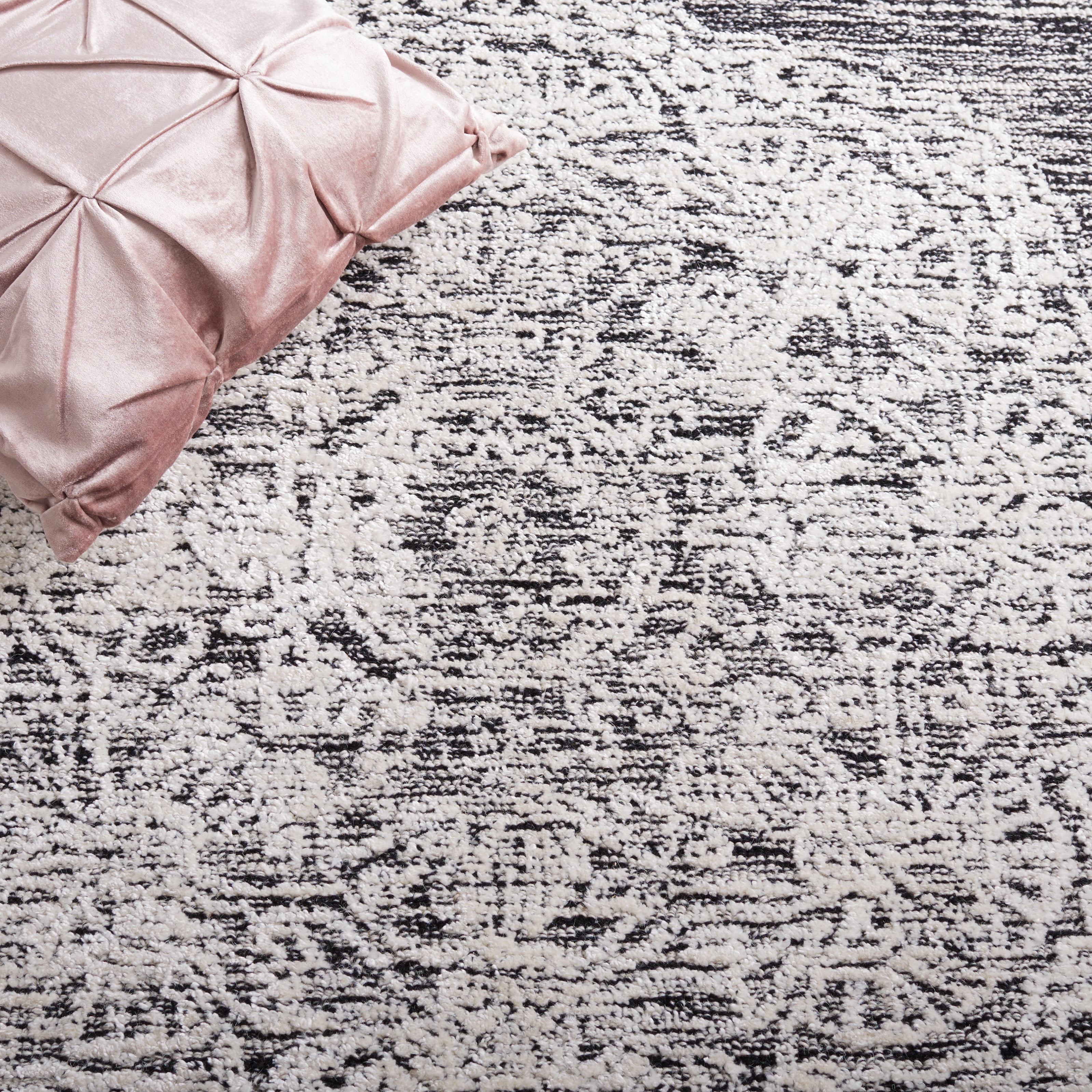SAFAVIEH Precious Ariana Quatrefoil Area Rug, Black/Ivory, 5' x 8'