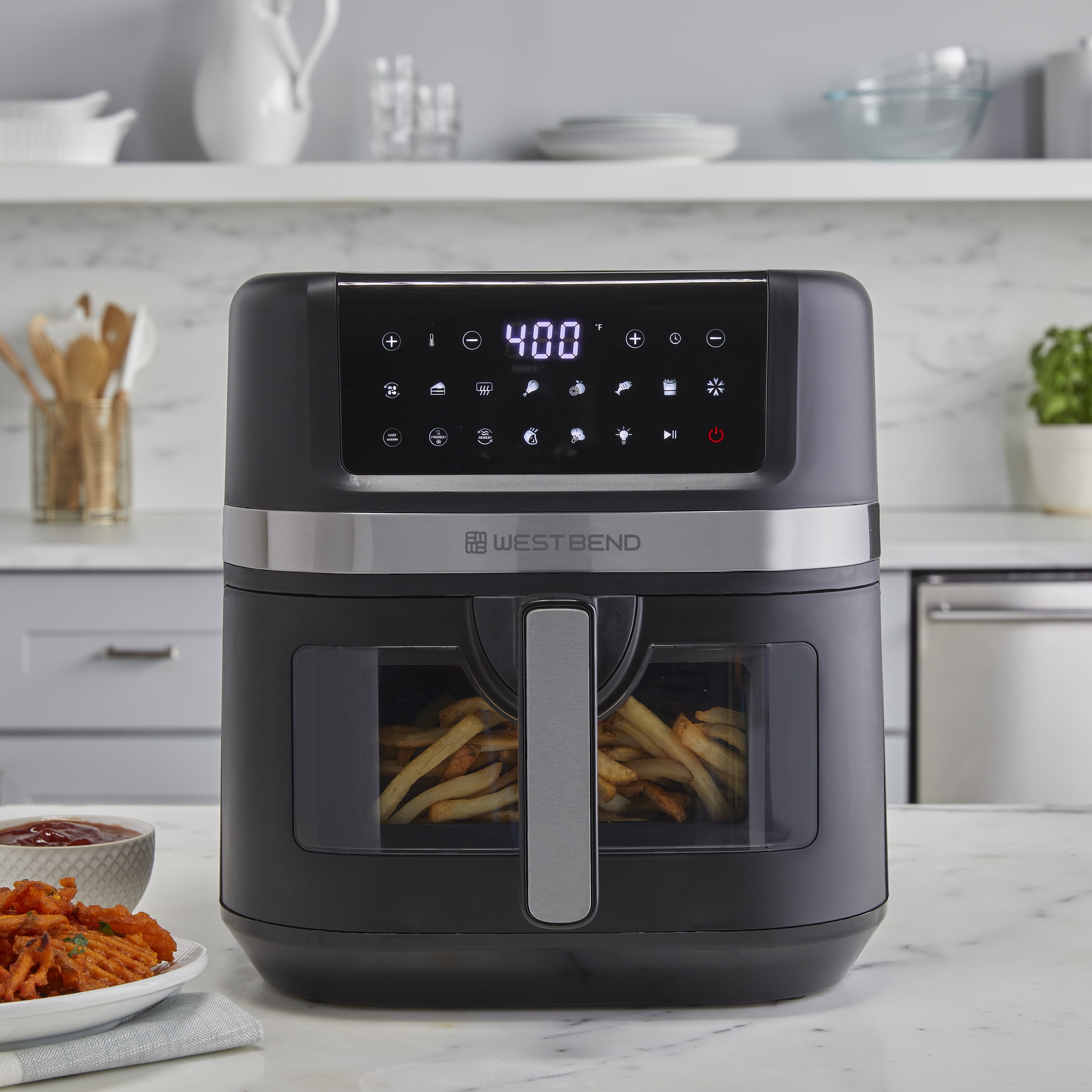 West Bend AFWB7QBK13 7 qt Air Fryer, Black with 13 One-Touch Presets