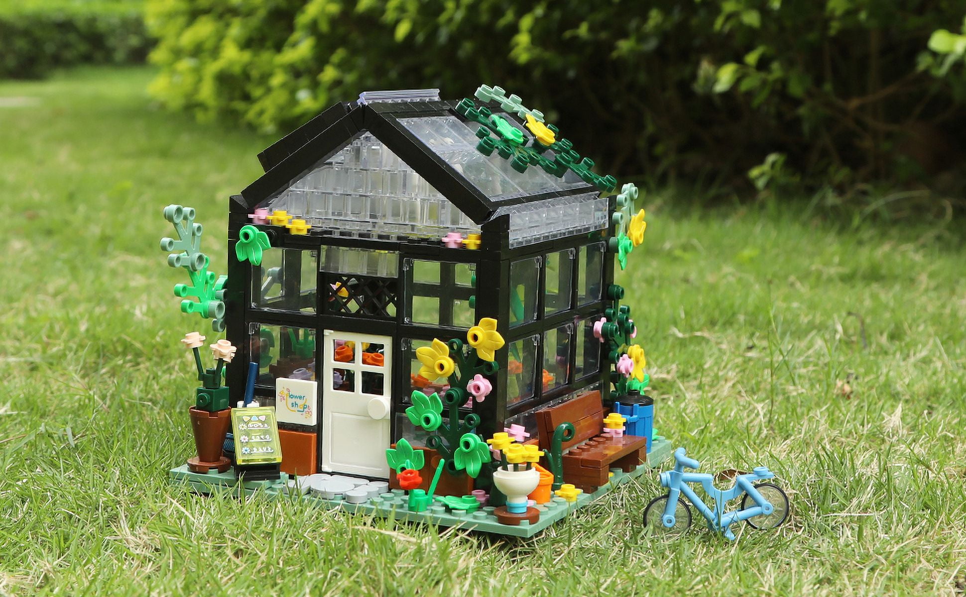 Flower House Building Set, Create Cozy House Toy Set Model Building Kit, Friends House with LED Lights Warmth Building Blocks Set, Friends House Sets for Girls Boys 6-12 (579 Pcs)