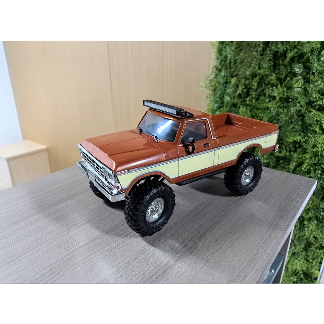 HB-R1611 1/16 Scale Full-Proportional Pickup-Style RC Rock Crawler, 2.4GHz 4WD Off-Road Climbing Car with Independent Suspension & LED Lights, Gift for Adults & Hobbyists