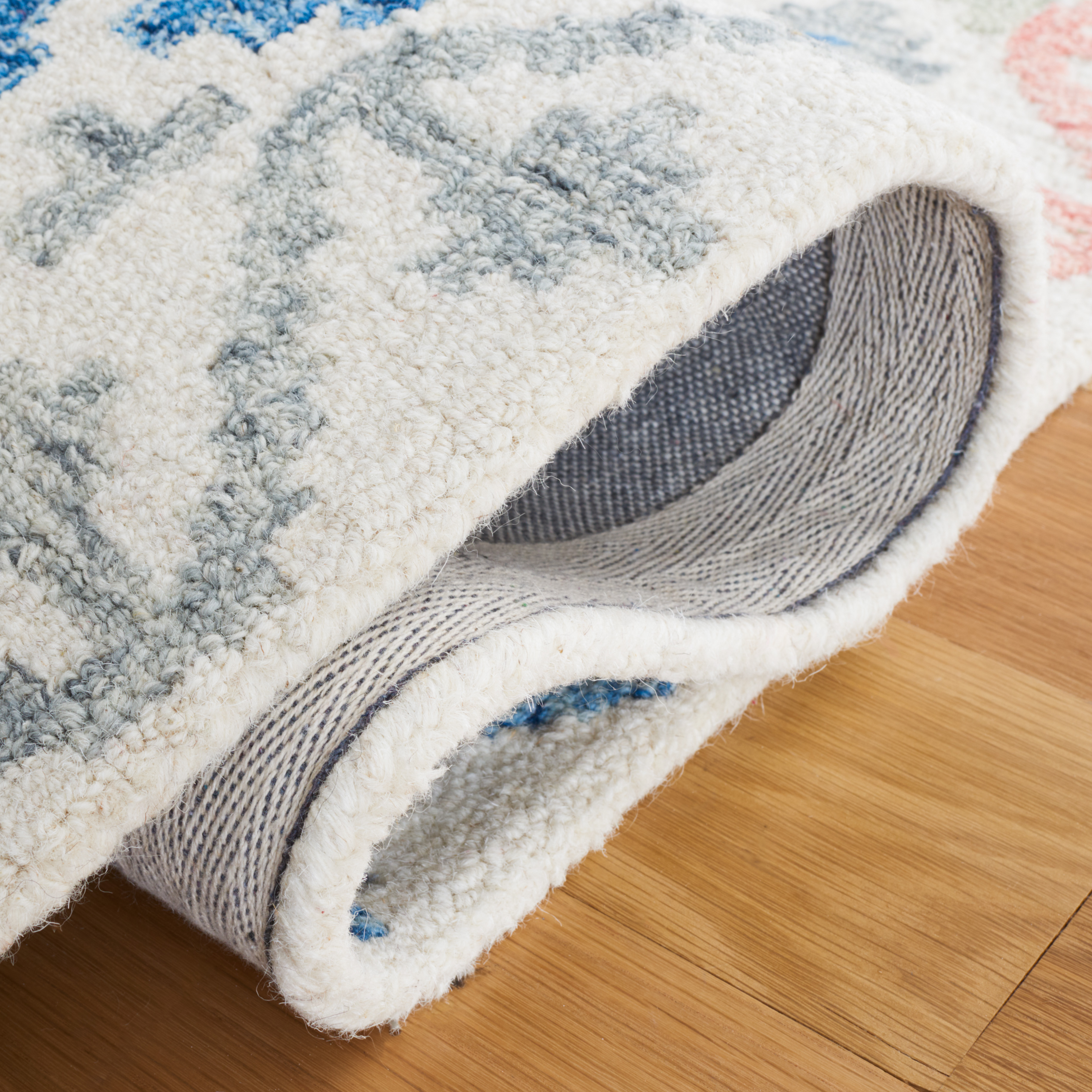 SAFAVIEH Metro Denica Floral Runner Rug, Ivory/Blue, 2'3" x 9'