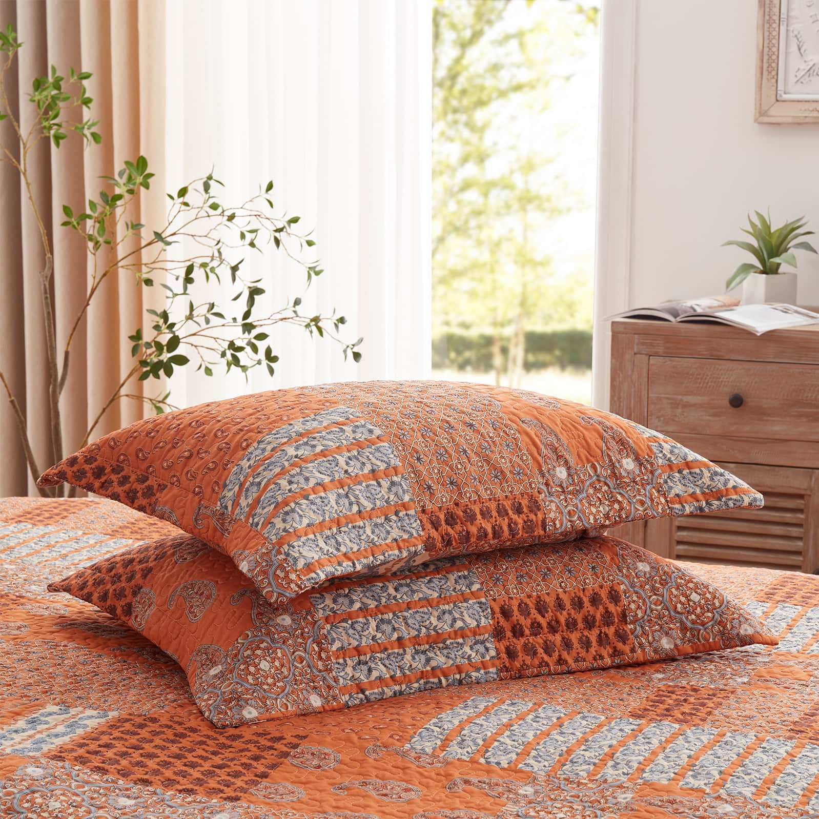 3-Piece King Size Quilt Set - Orange Rust Paisley Bedspread Coverlet with 2 Pillow Shams, Microfiber
