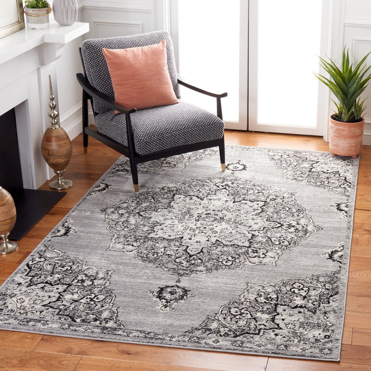SAFAVIEH Brentwood Dimitri Floral Bordered Area Rug, 6'7" x 6'7" Square, Silver/Black