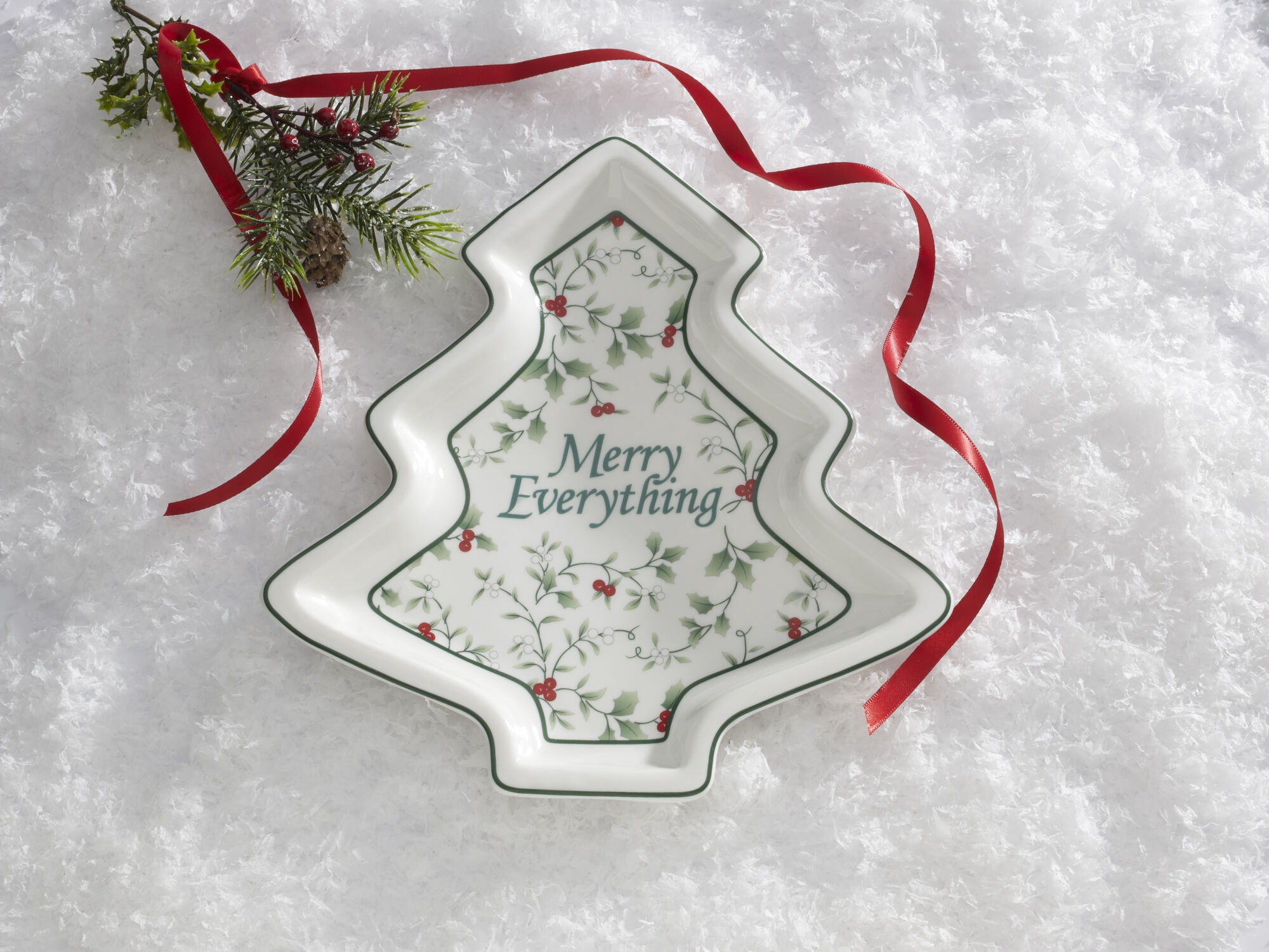 Pfaltzgraff Winterberry Traditional Figtree Plate Merry Everything