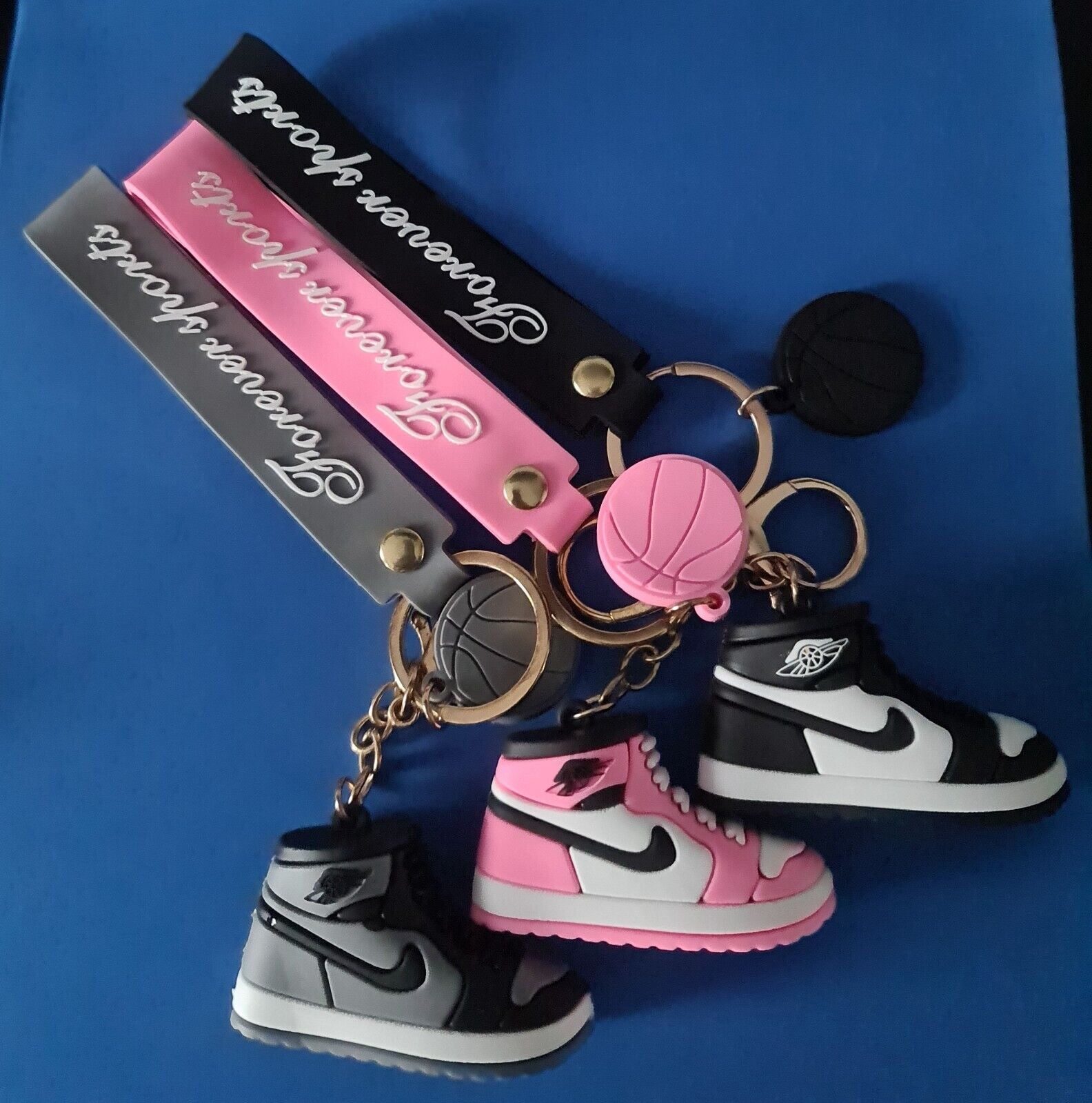 Lot De 12 Porte-clés Basket Sneaker – Mini Chaussures En Alliage, Idée Cadeau Fan De Sport Ou Décoration Sac - 12