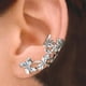 thumbnail image 4 of (Estación independiente) Un par de aretes con clip para las orejas de hojas de flores huecas retro de nuevo estilo de plata antigua para mujeres sin orejas perforadas, 4 of 8