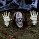 thumbnail image 1 of Estacas de esqueleto brillantes para decoración de Halloween, cabeza de mano de calavera de Zombie aterrador para jardín al aire libre, césped, patio, decoración de Casa Encantada, 1 of 4