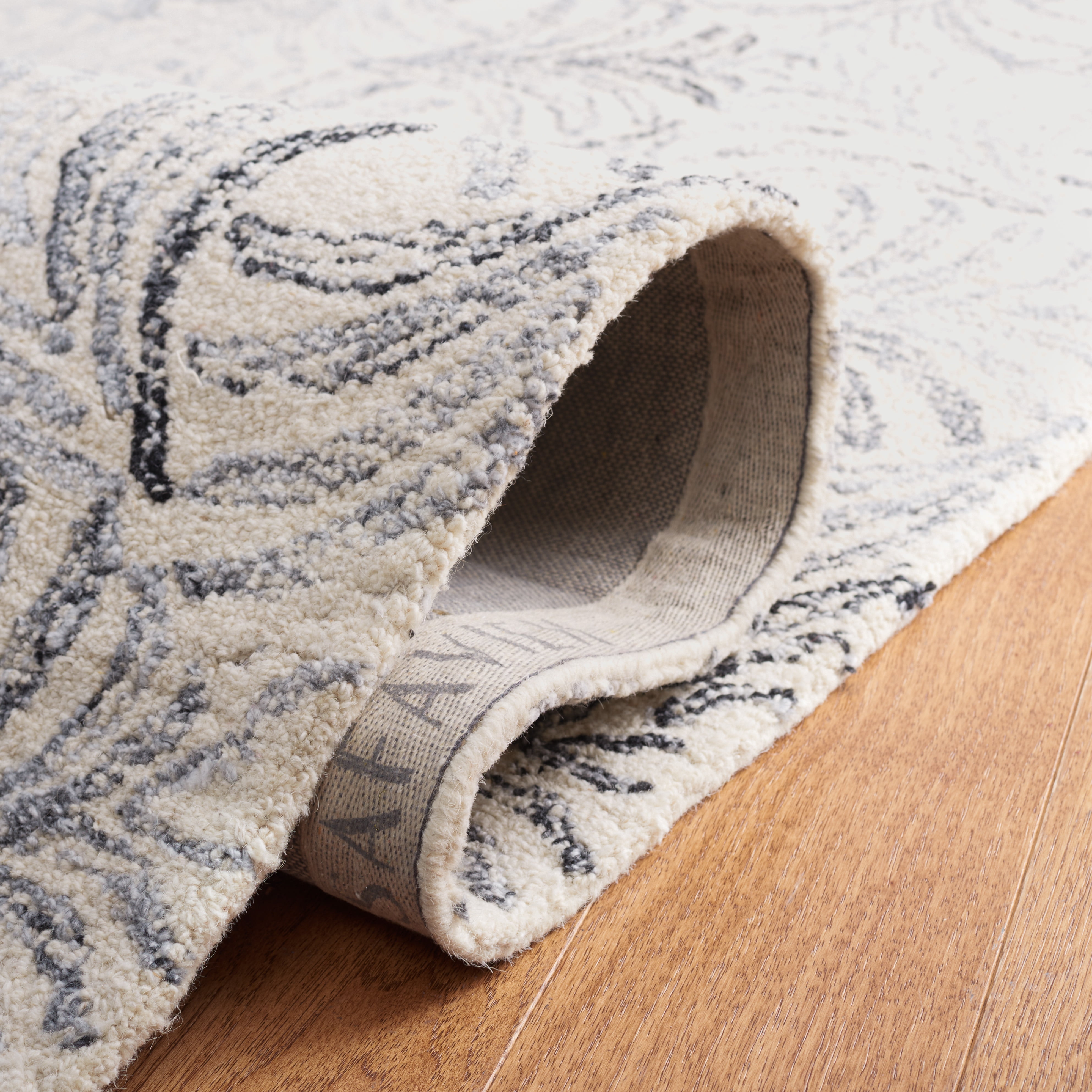 SAFAVIEH Jardin Thaddeus Leaves Area Rug, Ivory/Grey, 5' x 8'