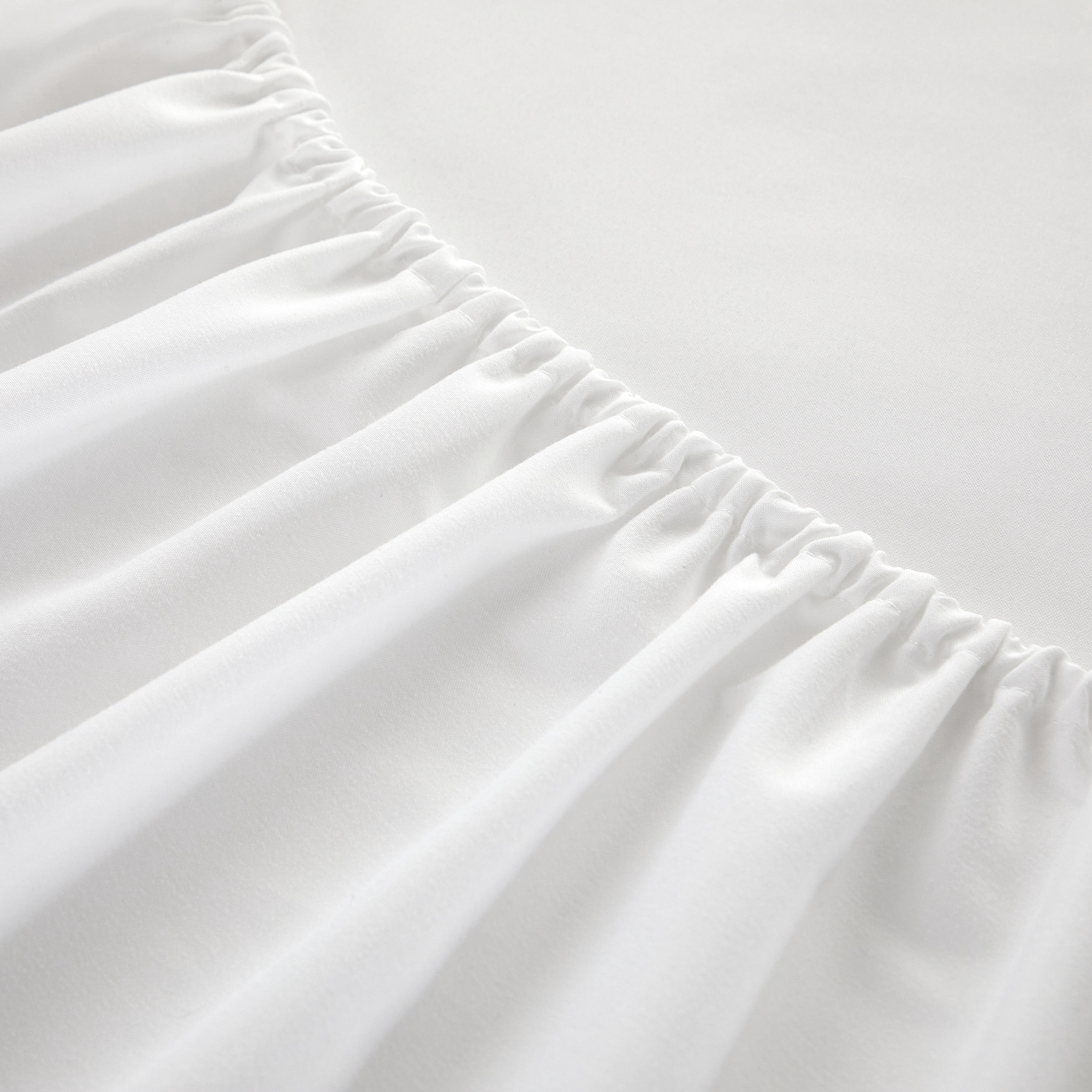 Urban Shop Double Sided Tech Pocket Fitted Sheet with Pillowcase, Full, White