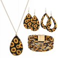 thumbnail image 1 of Collar con borlas de leopardo y pelo de caballo con trébol de cuatro hojas, pendientes largos de moda, collar de traje, cadena de suéter para mujer, 1 of 5