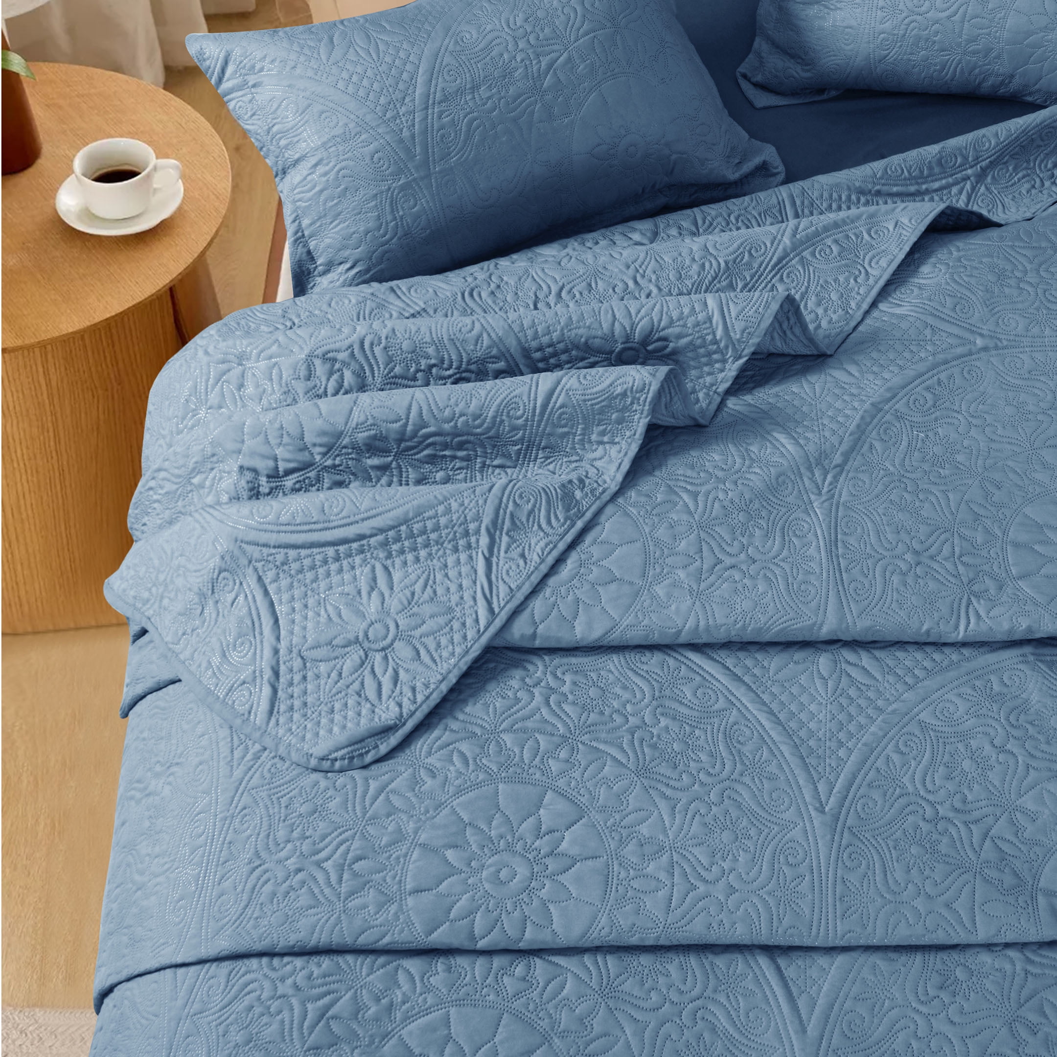 Quilt Bedding Set - Lightweight Quilted Microfiber Bedspread Floral Pattern