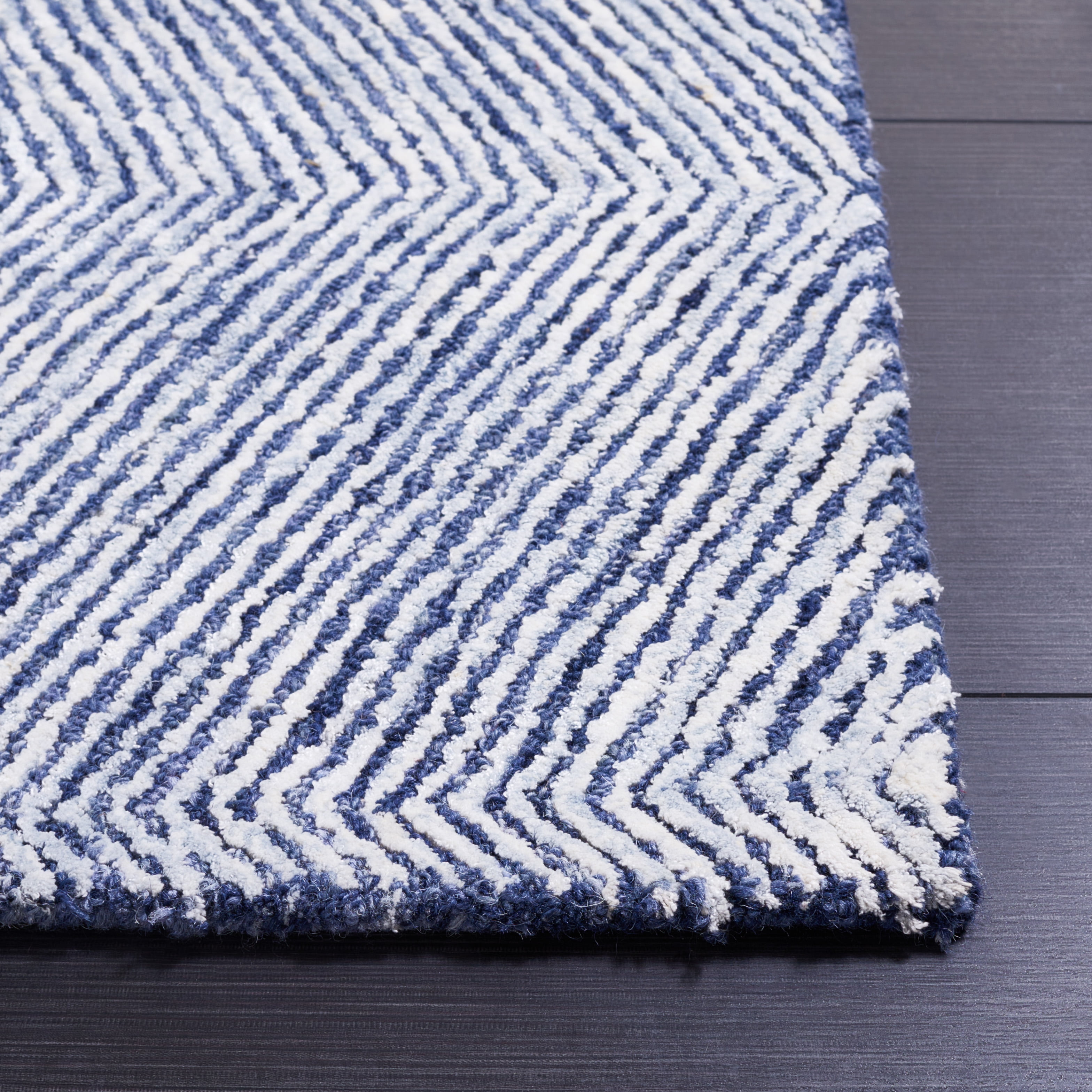 SAFAVIEH Soho Lauren Abstract Area Rug, Navy/Ivory, 5' x 8'