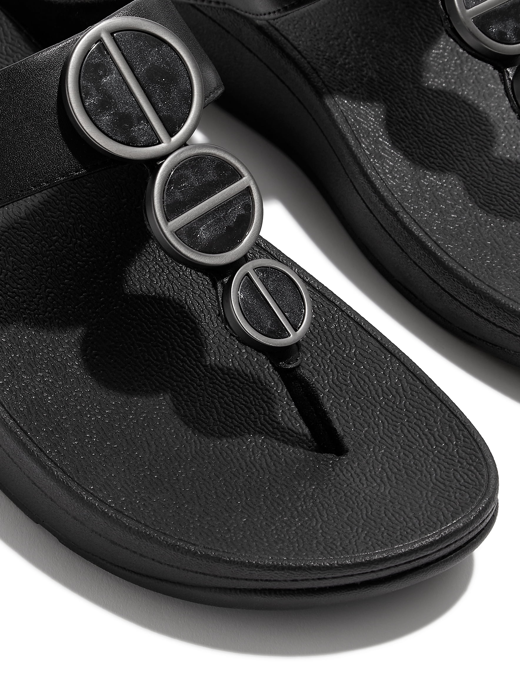 Fitflop Women's Halo Metallic-Trim Toe-Post Sandals