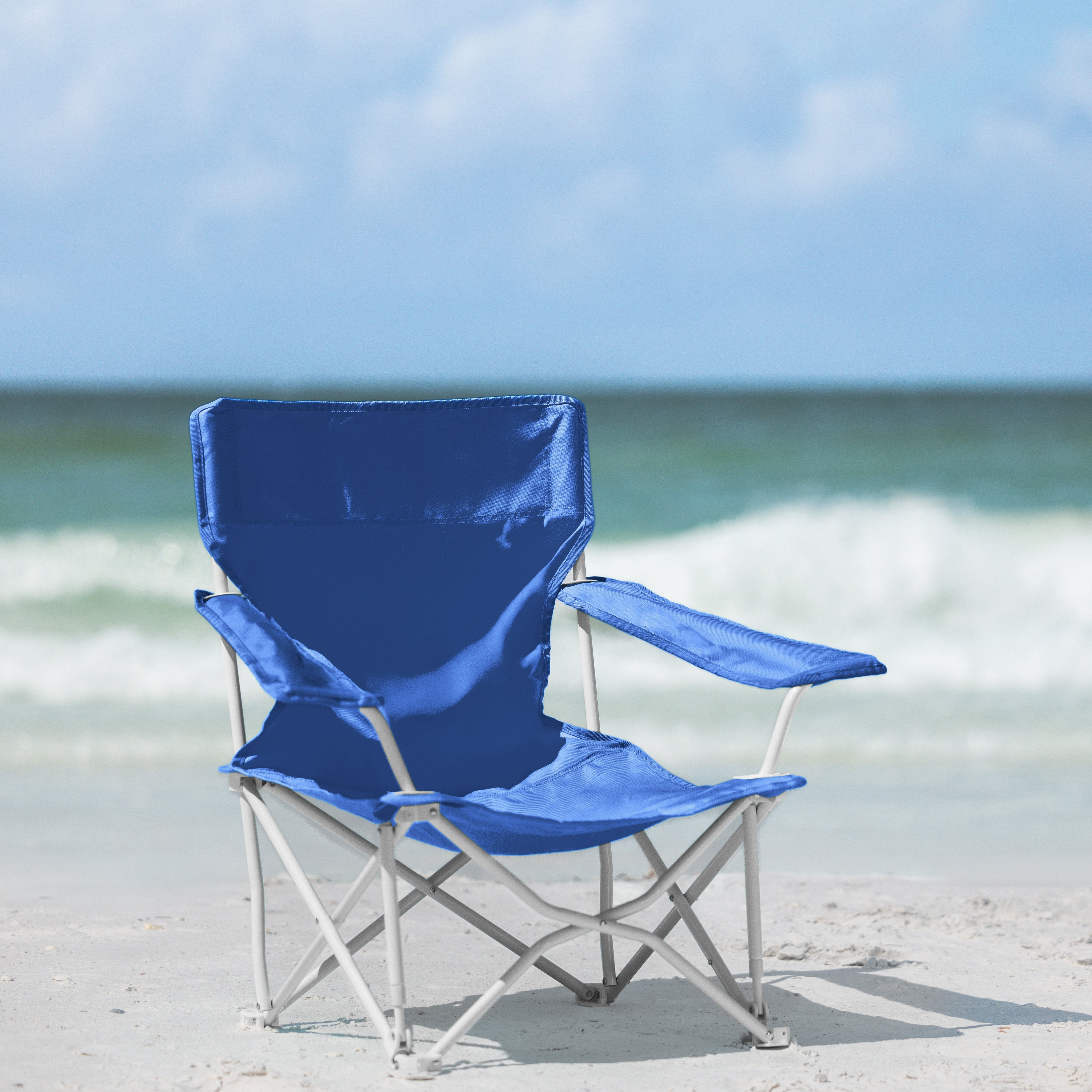 Mainstays Folding Beach Chair with Carry Bag, Royal Blue