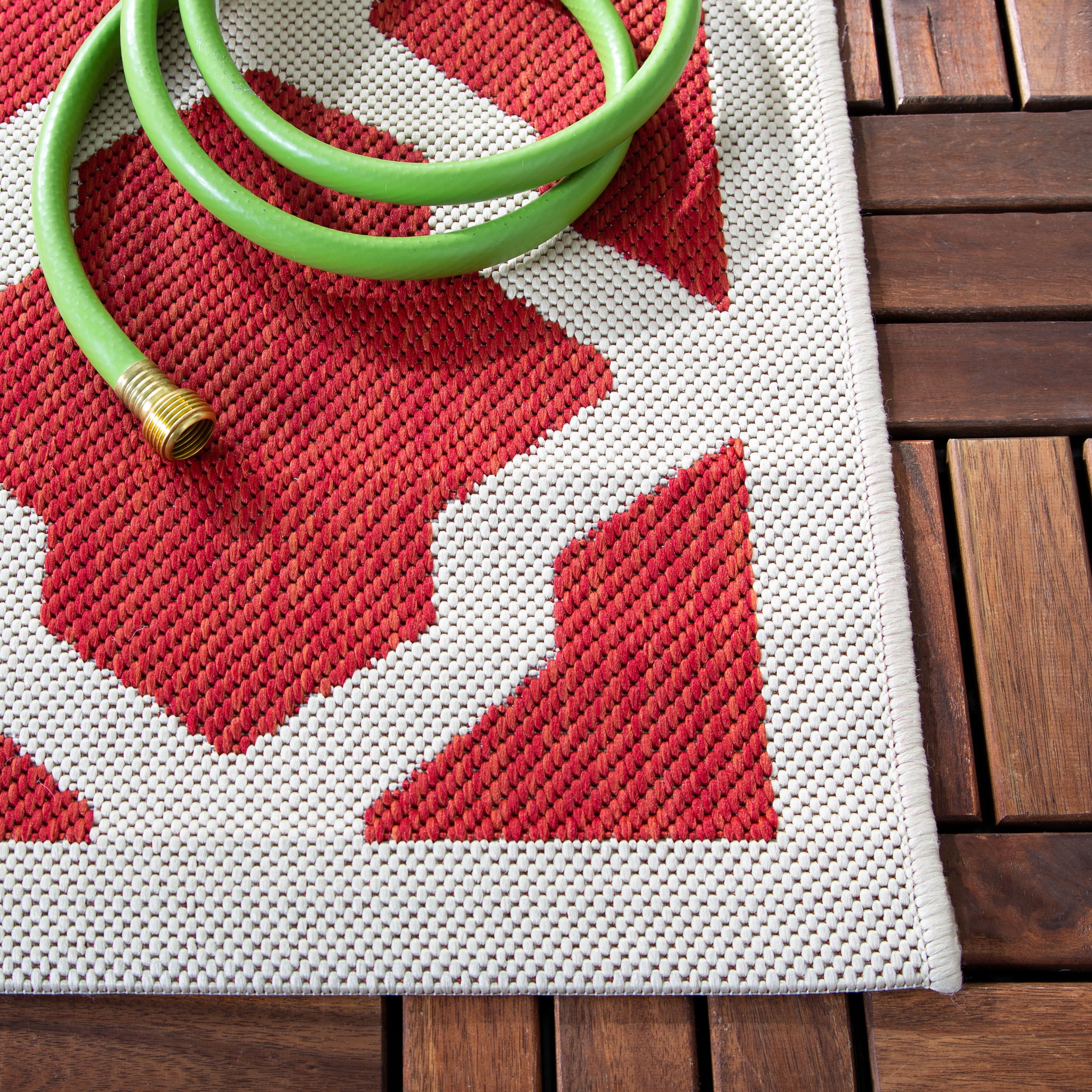 Safavieh Courtyard Amber Geometric Indoor/Outdoor Area Rug, Red/Bone, 4' x 5'7"